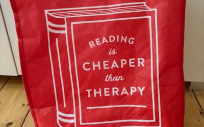 6 Gründe, warum Lesen und Bücher auch Therapie sein können oder: „Ich habe für jedes Problem ein Buch“